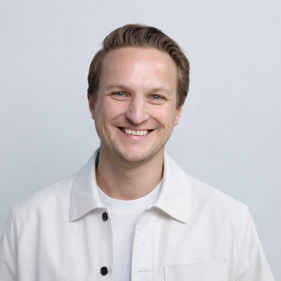 Jürgen Wohler, host of the Deichstrand holiday apartment