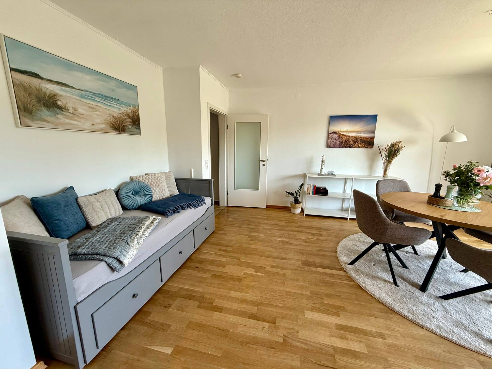 Living room with extra bed that converts into a double bed